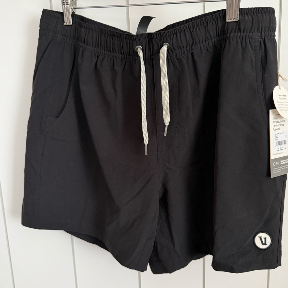 New Vuori Kore Short 5 inch unlined Black Performance Shorts Size L